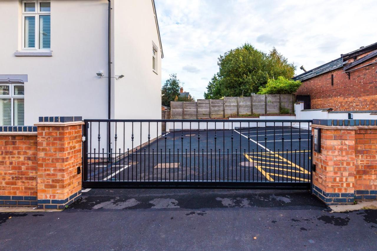 Westwood Lodge Serviced Apartment Coventry Exterior photo